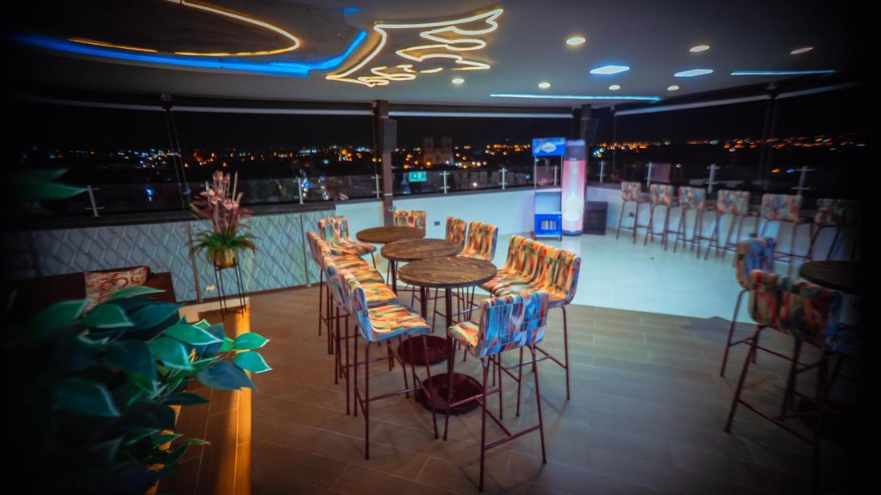 Hotel Qatar Калі Екстер'єр фото