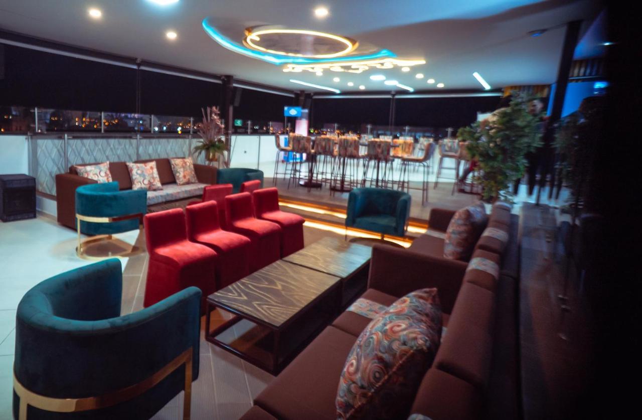 Hotel Qatar Калі Екстер'єр фото